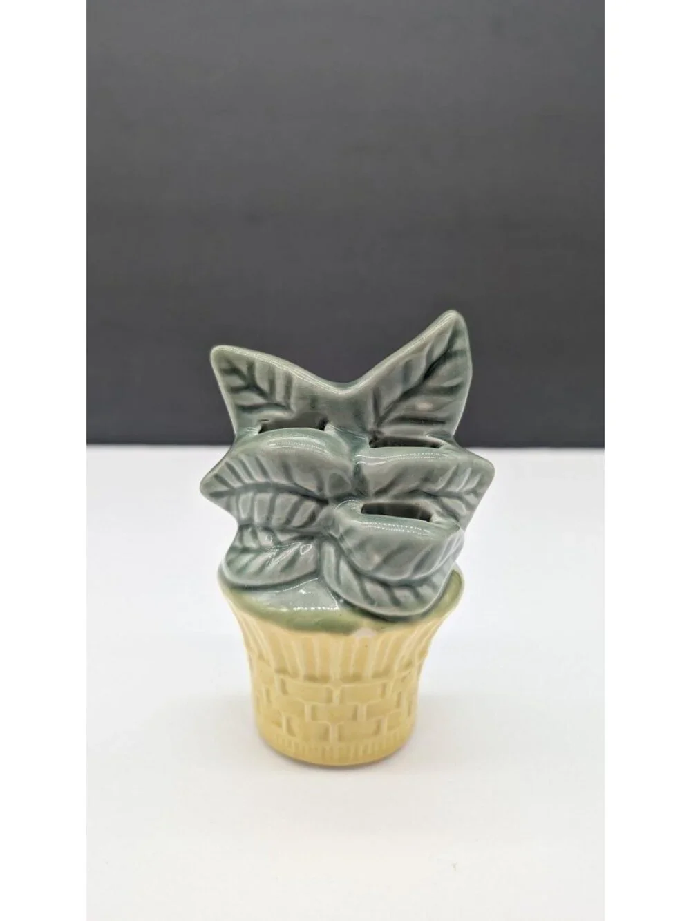 Vintage Shawnee Pottery Leaf Basket Wall Pocket Flower measuring spoon holder